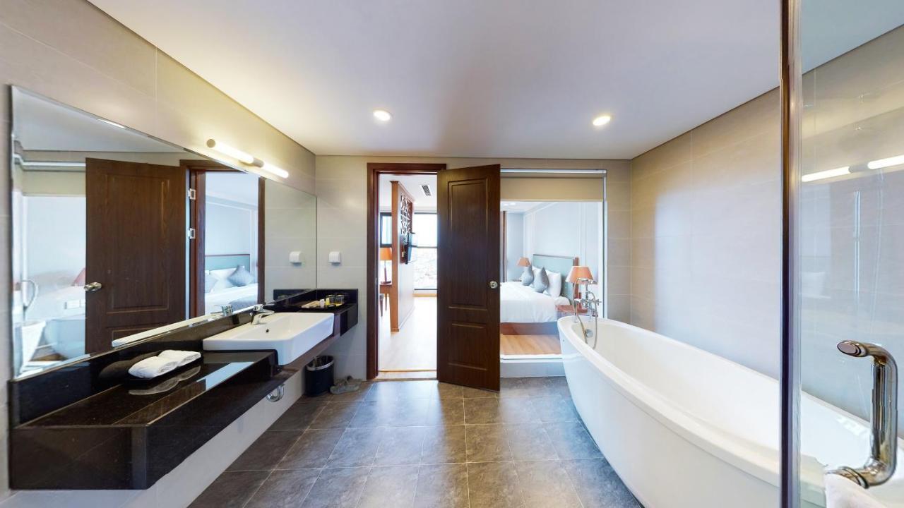 Cau Giay Hotel - By Bay Luxury Hanoi Buitenkant foto